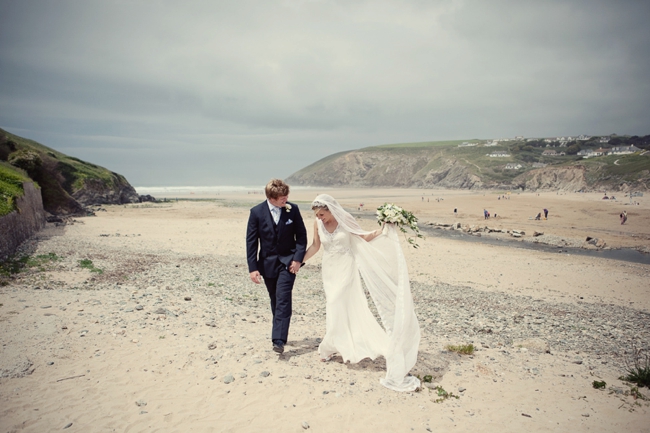 Wedding-In-Cornwall-on-clifftop-beach-0026