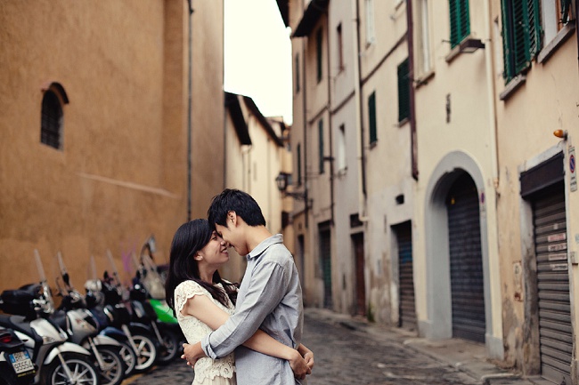creative engagement photography Italy