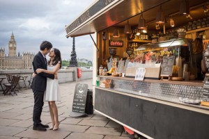 Romantic London locations for people in love. Click through and have a love affair in London!