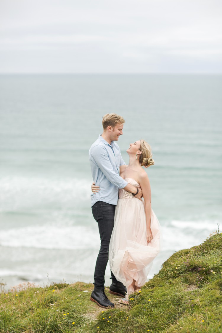 Anniversary photography by the sea. Click through to see more magic of Cornwall!